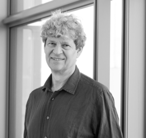 Robin-Lovell-Badge-300x284